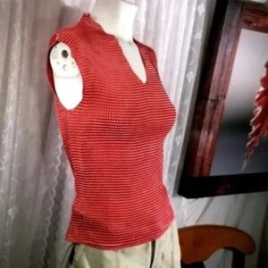 Textured Stretch Curve Hugging V Neck Sleeveless Top